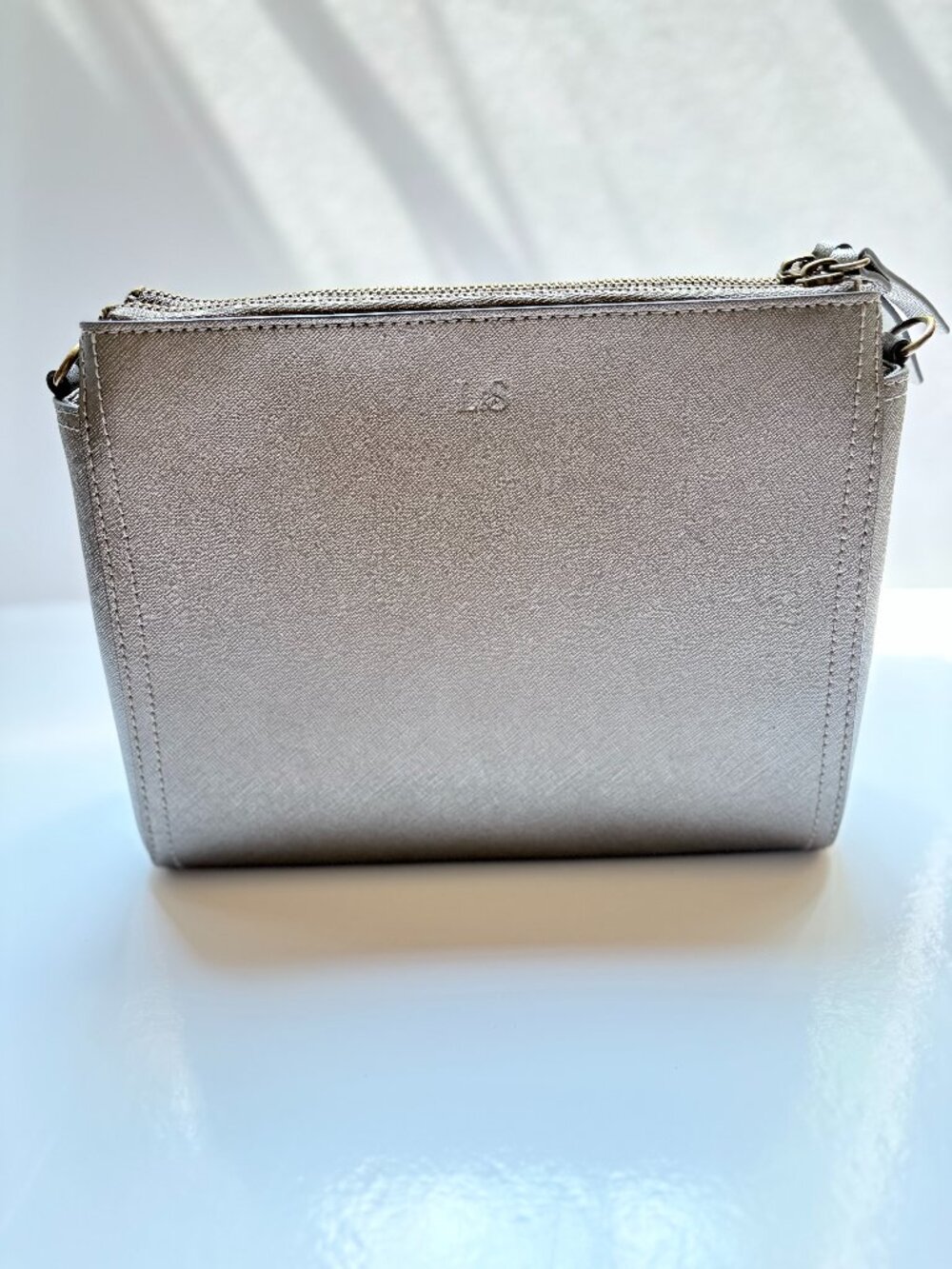 Lo & Sons The Pearl Saffiano Leather Crossbody Bag Metallic Silver + 2 Straps